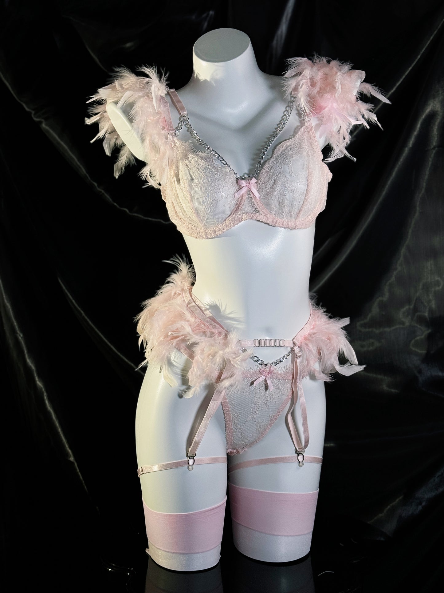 Victoria’s Wings Feather Chain Lace Three-Piece Lingerie Set