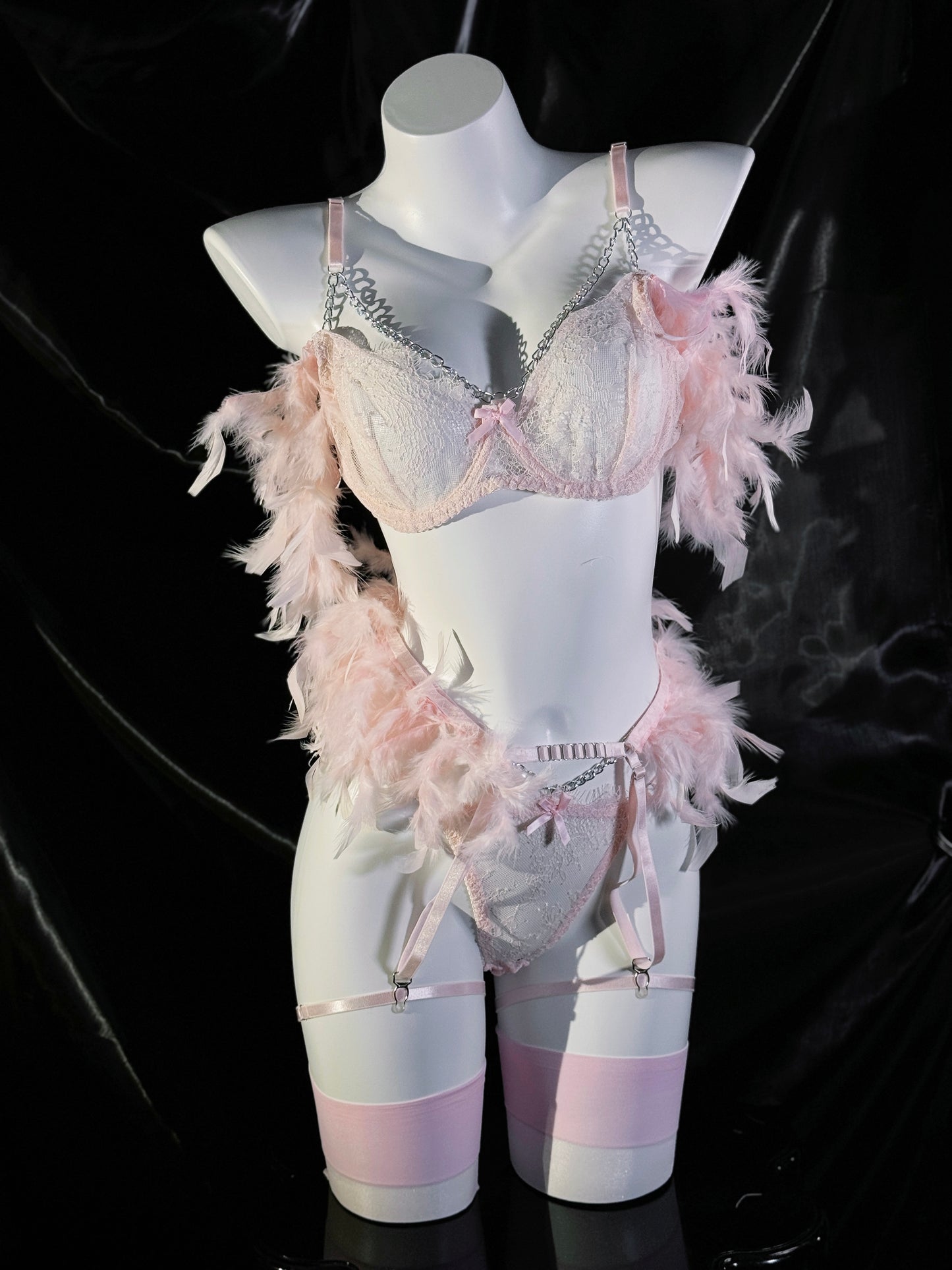 Victoria’s Wings Feather Chain Lace Three-Piece Lingerie Set